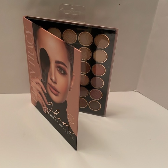 ELLEN TRACY Glam eyeshadow palette in box with sealed mirror. Cruelty free vegan - Picture 10 of 17